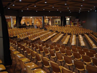Die Sitzplätze im Kabarett Kaarst.