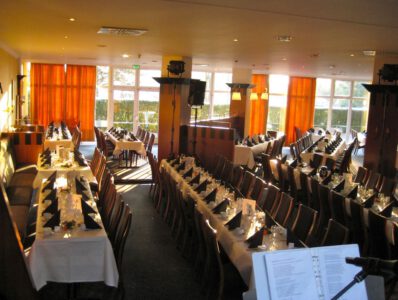 Gedeckter Tisch für Mitglieder